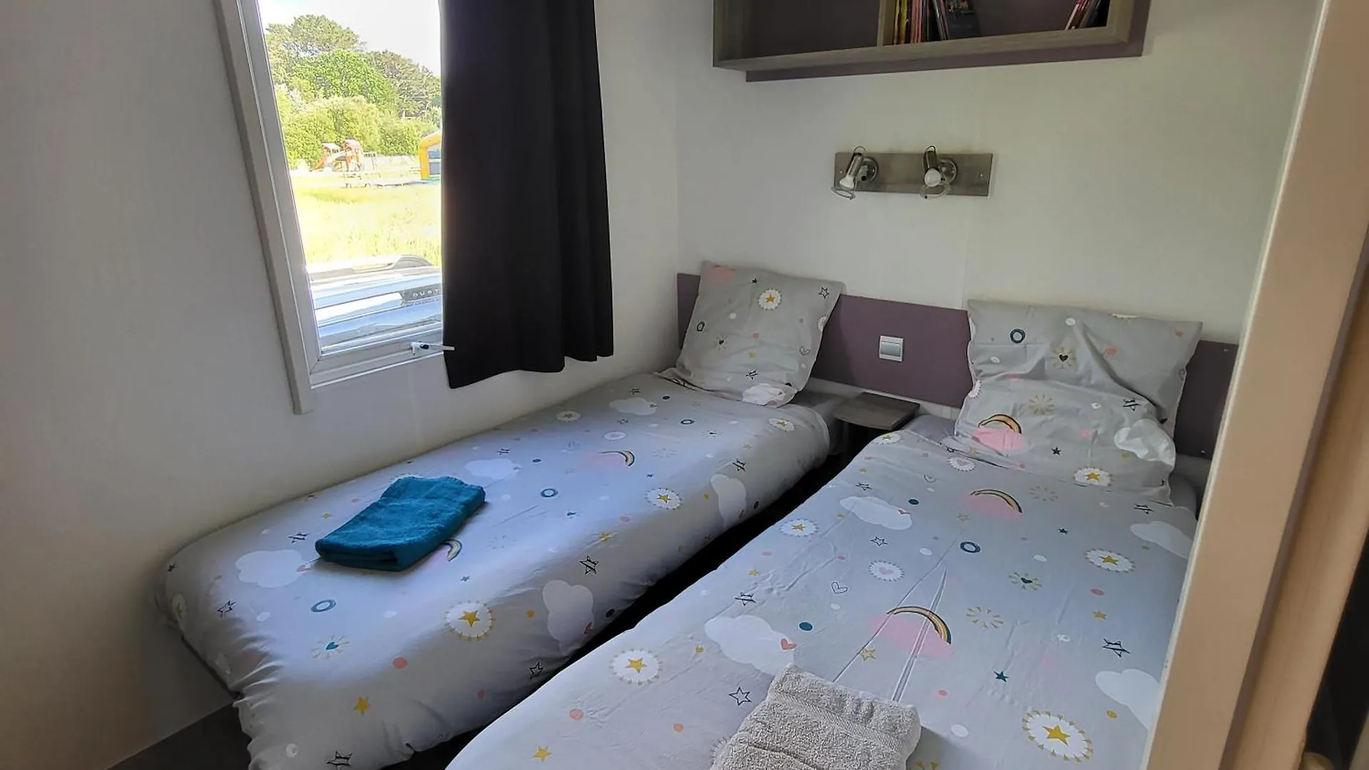 Mobil-Home Confortable Et Bien Equipe Avec Piscines Et La Plage A Pied Fouesnant 0*,  France
