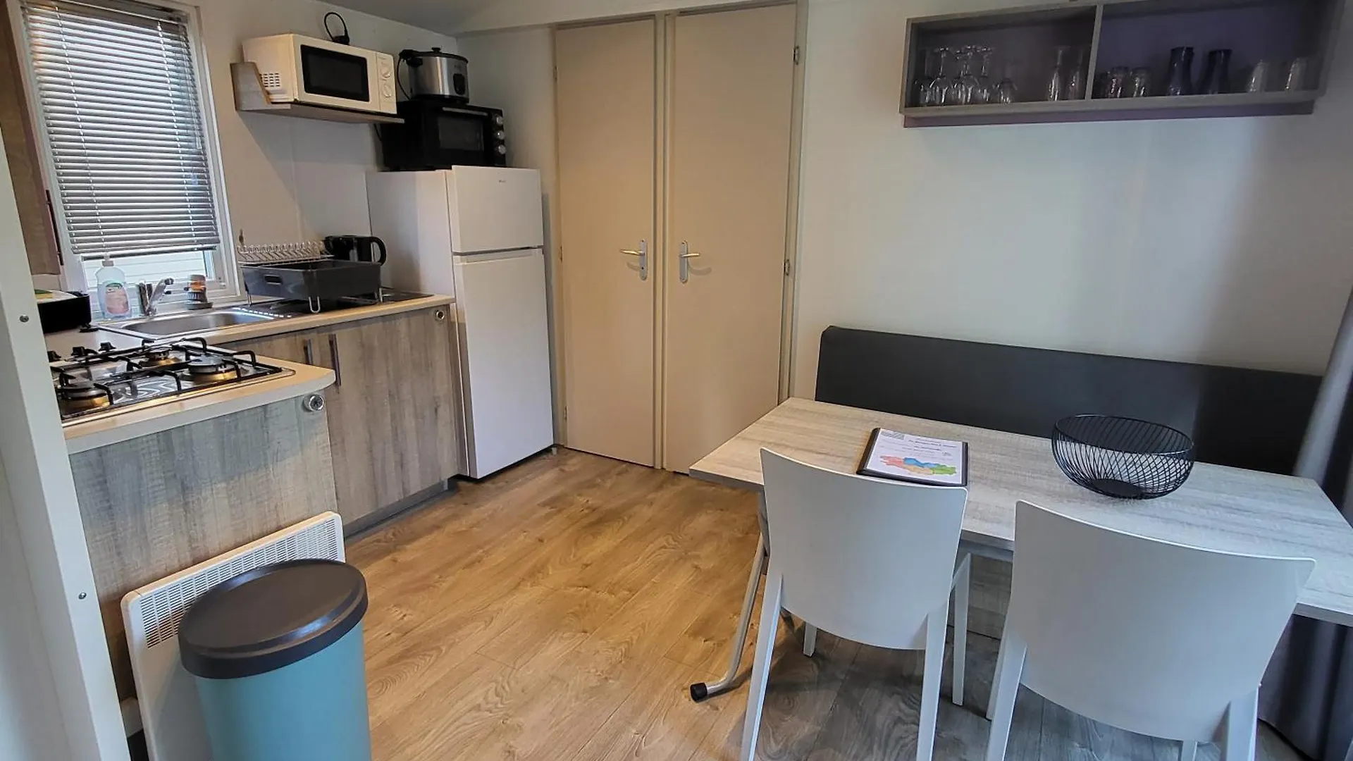 Campsite Mobil-Home Confortable Et Bien Equipe Avec Piscines Et La Plage A Pied Fouesnant France